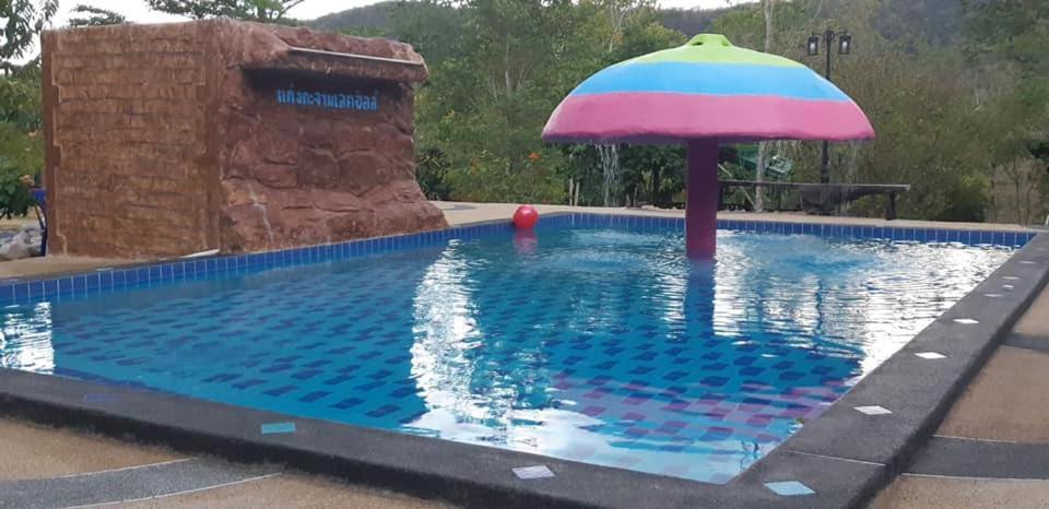 Kaengkachan Lake Hill Ban Song Phi Nong  Exterior foto