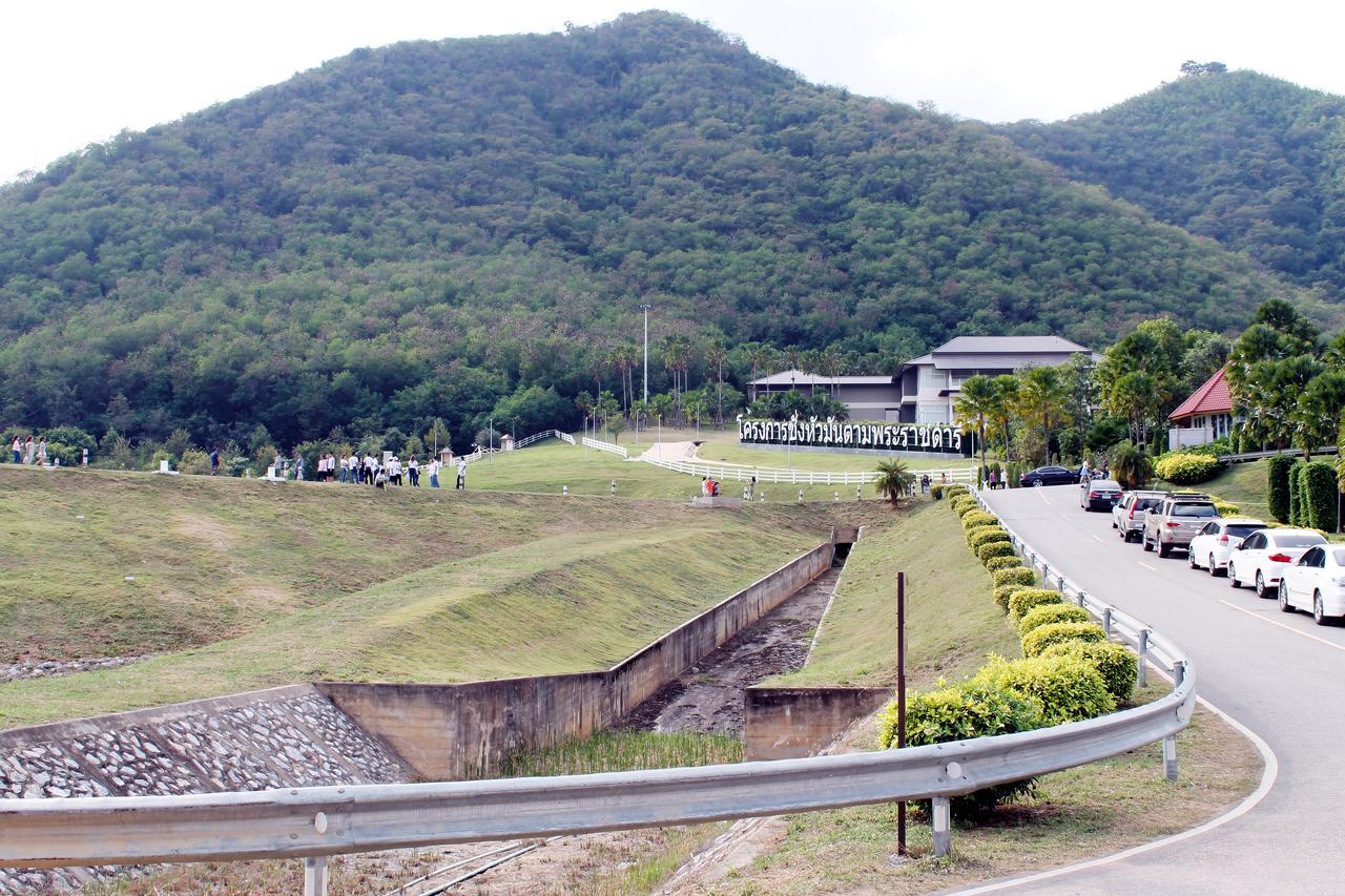 Kaengkachan Lake Hill Ban Song Phi Nong  Exterior foto