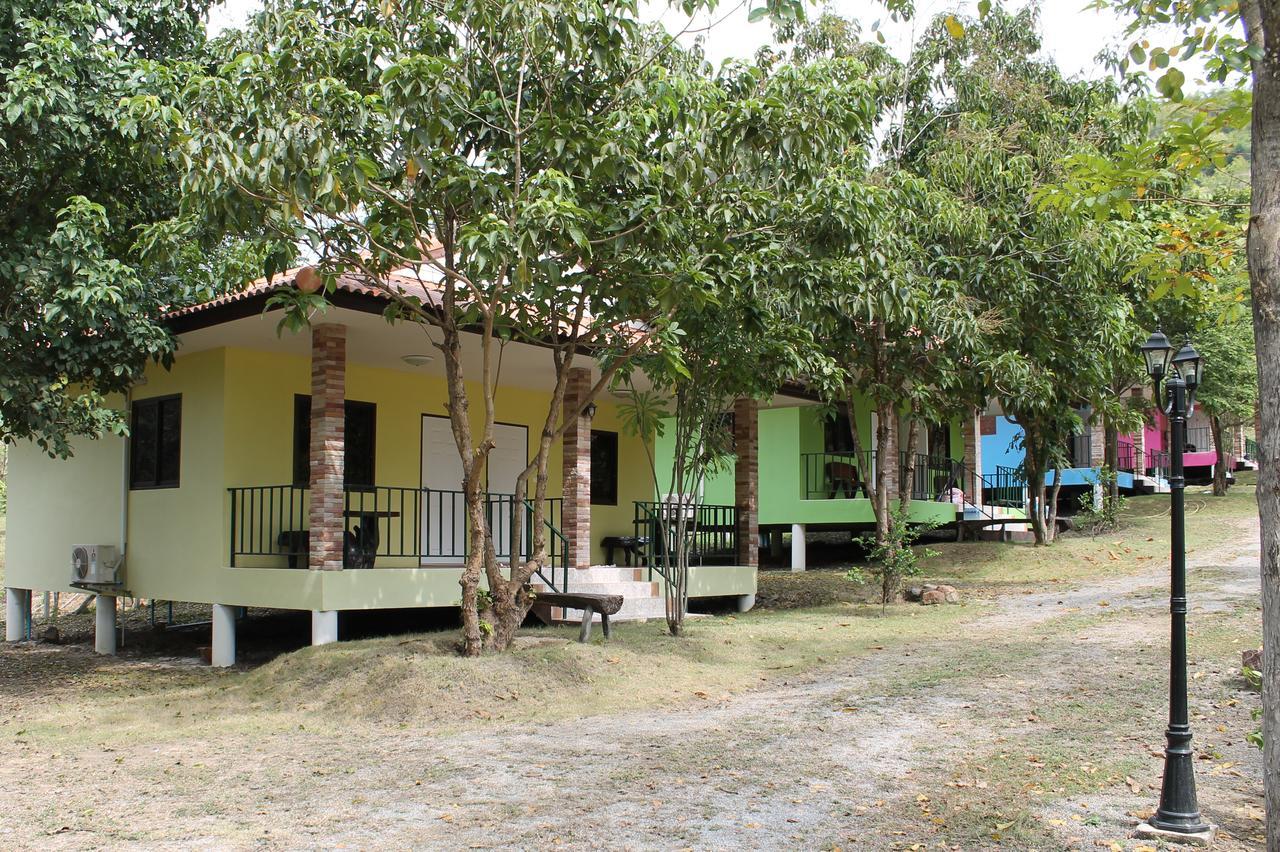 Kaengkachan Lake Hill Ban Song Phi Nong  Exterior foto